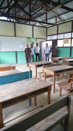 Jaksa Peduli Pendidikan, Kejari Sanggau Benahi Ruang Belajar SD di Perbatasan