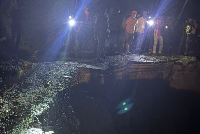 Jalan Nasional di Nagari Lolo Ambruk, Akses Lalu Lintas Padang-Solok Selatan Lumpuh
