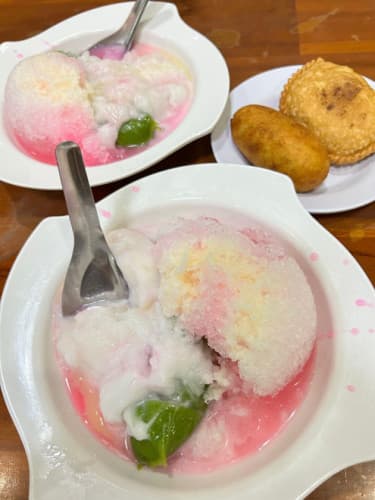 Kenikmatan Es Pisang Hijau Khas Makassar yang Bikin Ketagihan