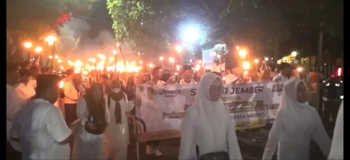 Ribuan Peserta Pawai Obor Semarakkan Hari Santri