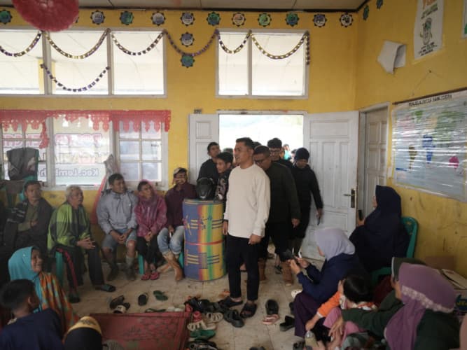 Bupati Solok Salurkan Bantuan Pascabencana di Lembah Gumanti