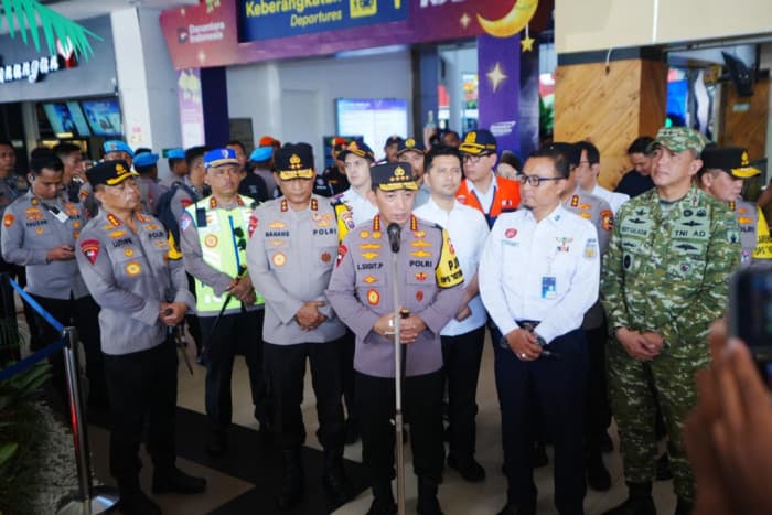 Kapolri Tinjau Stasiun Surabaya Gubeng