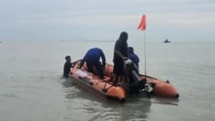 2 Nelayan KM Kerapu Putih Dievakuasi Usai Kapal Tenggelam di Pantai Parai