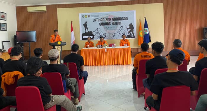 Perkuat Sinergi, Basarnas dan Potensi SAR Gelar Latihan di Gunung Bawakaraeng