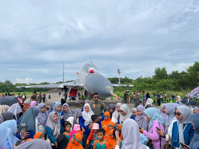 Antusiasme Tinggi Masyarakat Warnai Open Base Lanud Sultan Hasanuddin 2025