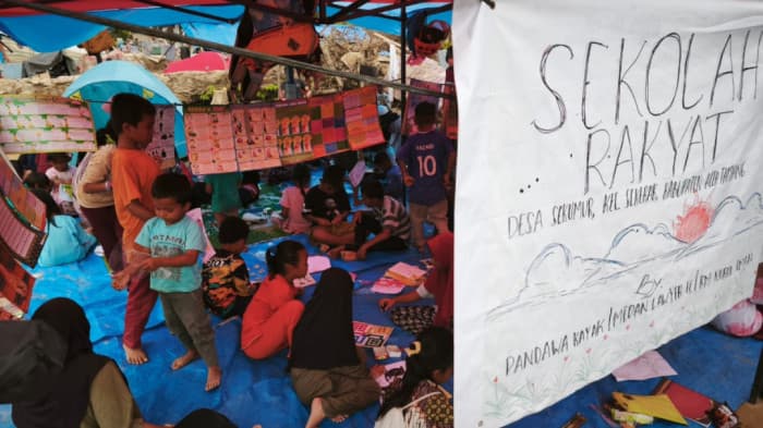 Guru Muda Pulihkan Trauma Anak Banjir Tamiang