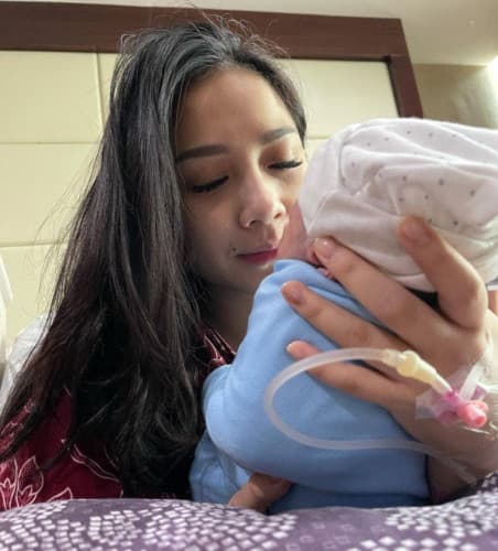 Nagita Slavina Lahirkan Anak Kedua, Nama Bayi Berinisal ‘R’