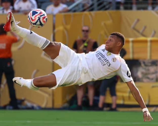 Mbappé Cetak Gol Akrobatik, Real Madrid Lolos Dramatis di Semifinal Piala Dunia Antarklub