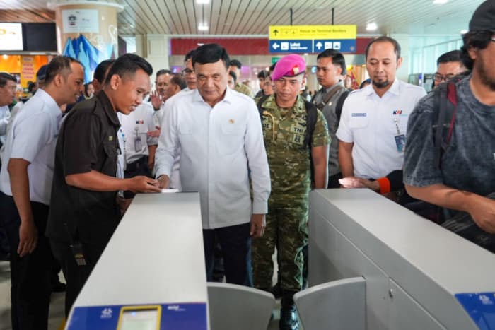 Menko Polkam Pantau Kesiapan Mudik di Bandara dan Stasiun KAI Yogyakarta