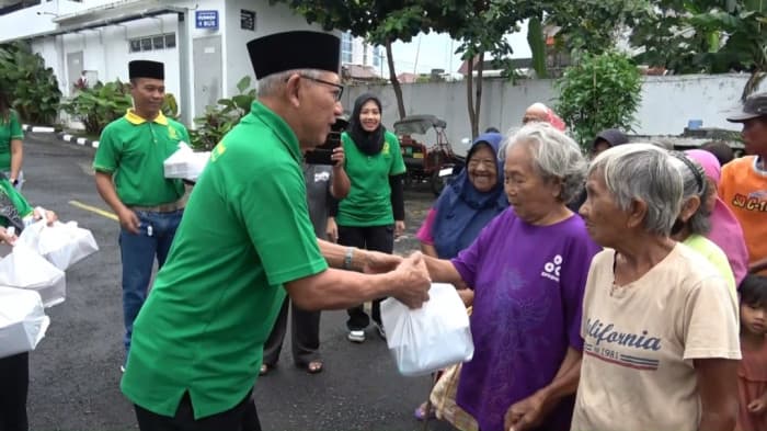 Berbagi Takjil bagi Warga Kemetiran Kidul