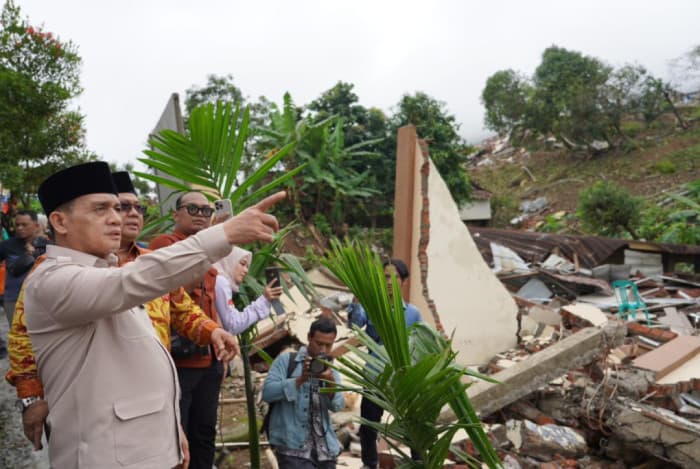 Wamenag Tinjau Lokasi Bencana di Tegal, Pastikan Pemulihan Pesantren dan Rumah Ibadah